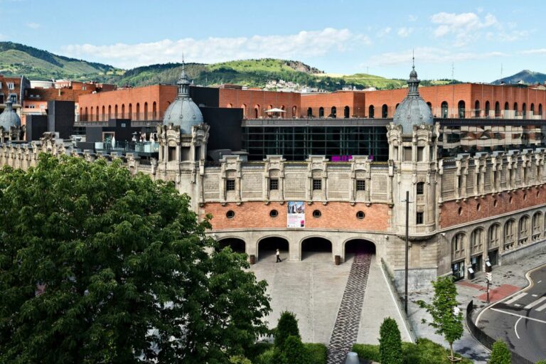 Azkuna Zentroa Alhondiga Bilbao 2 768x512